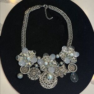 NWOT-Silver & White Chunky Necklace